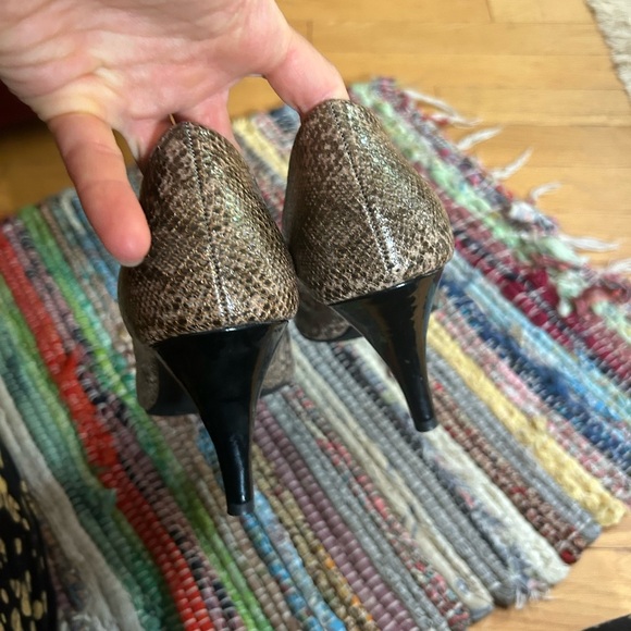 Bandolino Snakeskin Pattern Heels - Brown 10M - Picture 10 of 14